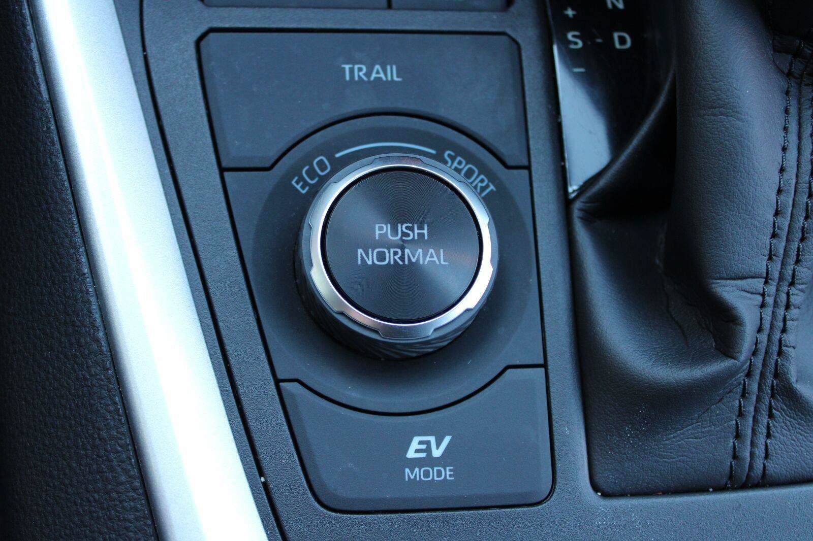 Certified 2025 Toyota RAV4 SE AWD/4WD image 25