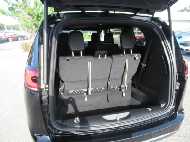 New 2027 Chrysler Pacifica Select FWD image 27