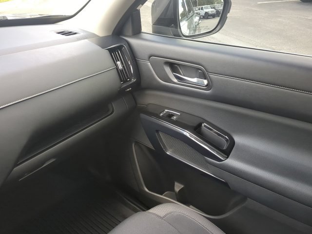 Used 2022 Nissan Pathfinder SV FWD image 19