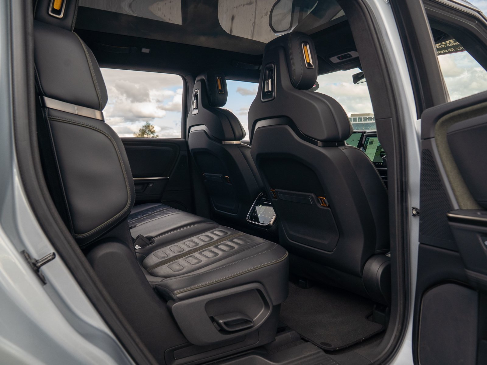 Used 2025 Rivian R1S Adventure Dual AWD/4WD image 27