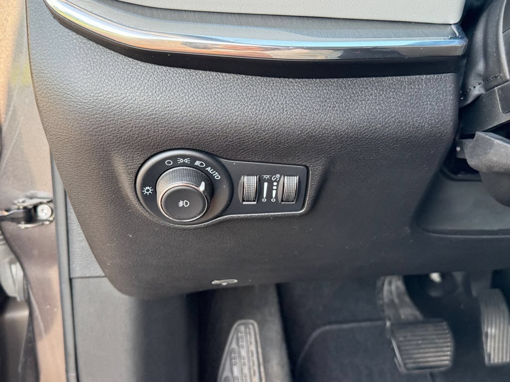 Used 2022 Jeep Compass Limited AWD/4WD image 18