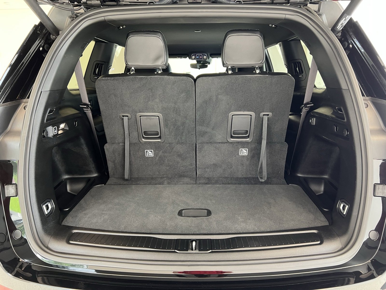 Used 2024 Jeep Grand Cherokee L Limited w/ Black Appearance Package image 45