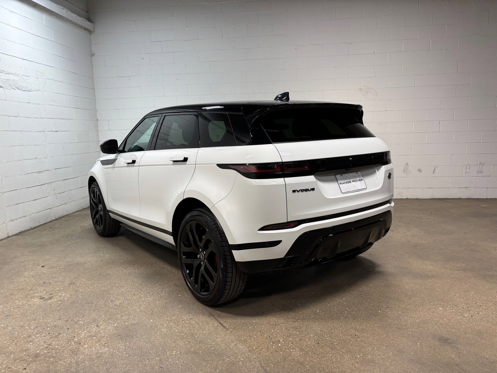 Used 2023 Land Rover Range Rover Evoque R-Dynamic SE AWD/4WD image 9