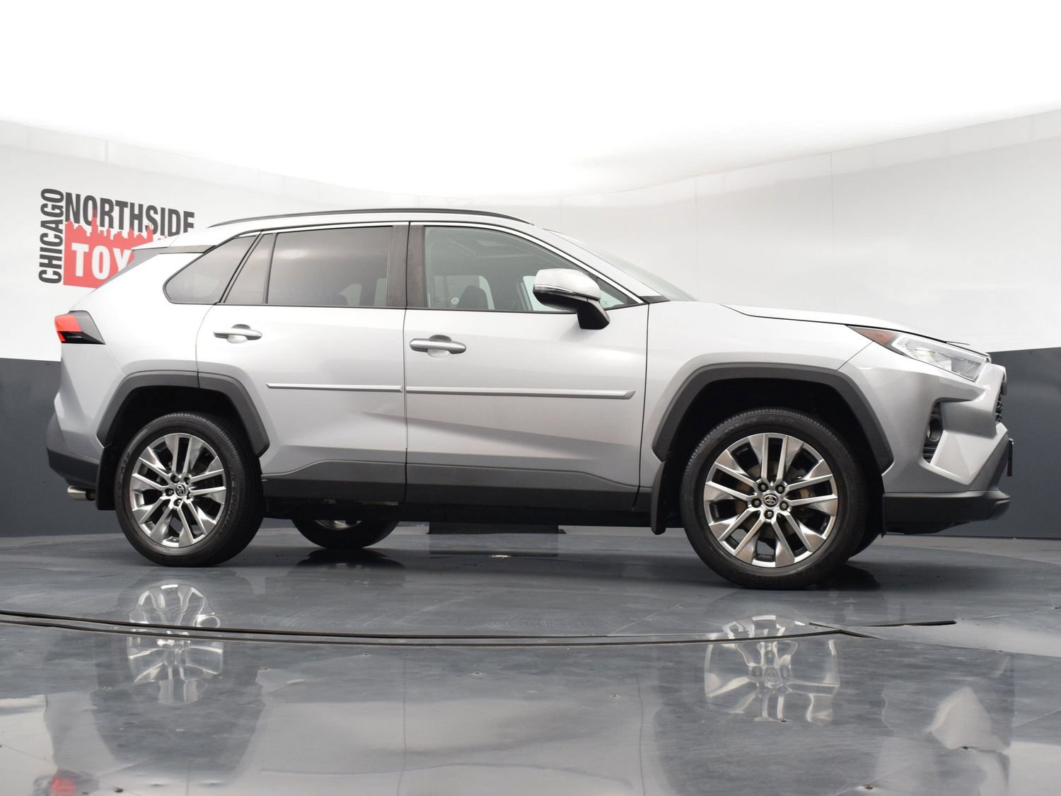 Used 2021 Toyota RAV4 XLE Premium AWD/4WD image 32