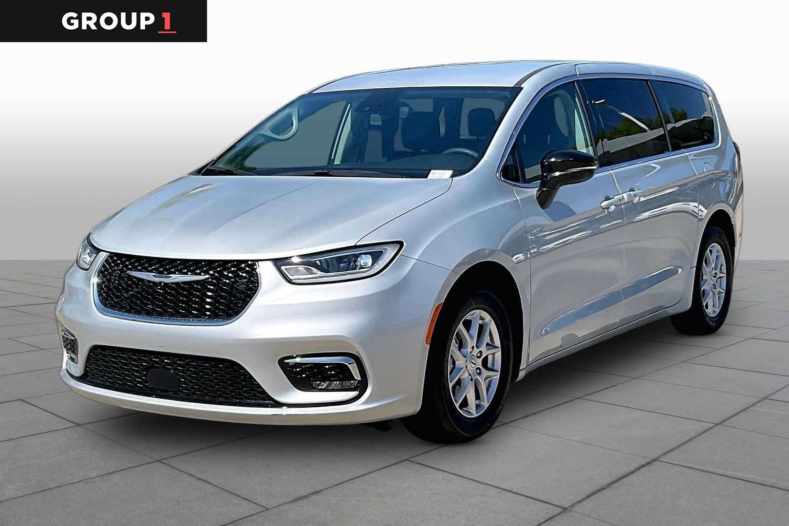 Used 2024 Chrysler Pacifica Touring-L FWD image 1