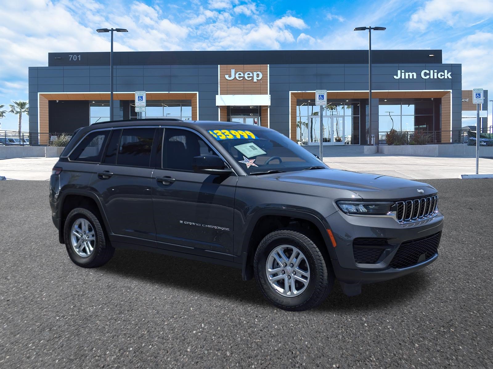 Certified 2025 Jeep Grand Cherokee Laredo w/ MOPAR Finishing Package RWD image 1