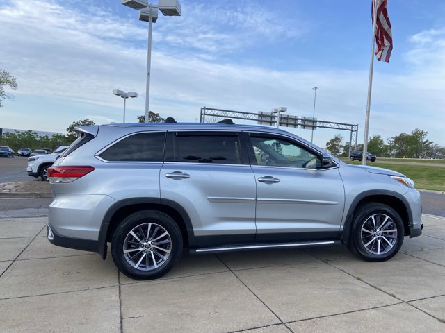 Used 2019 Toyota Highlander XLE image 12