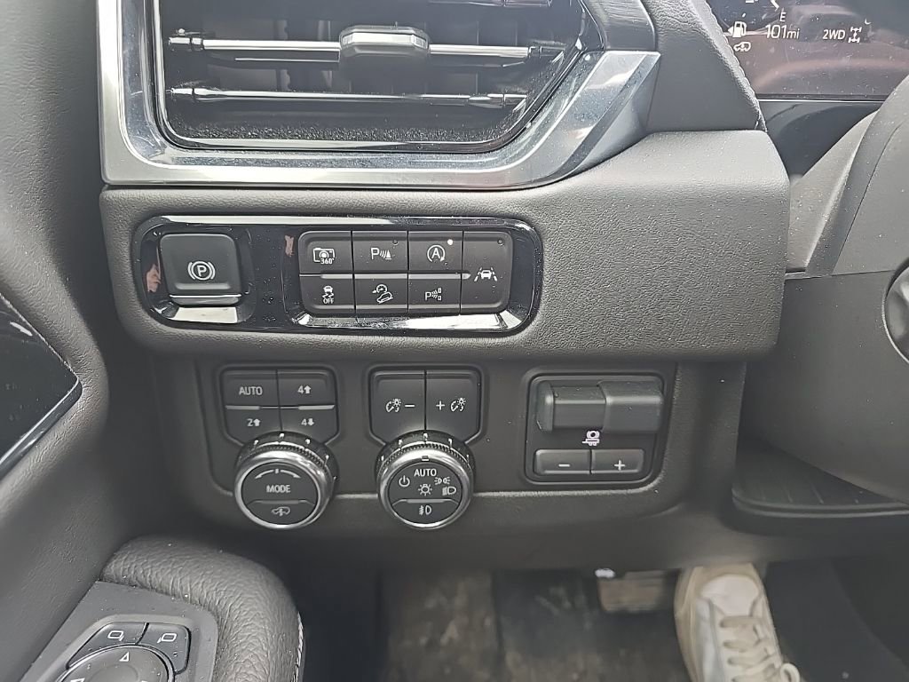 Used 2025 GMC Yukon XL Denali w/ Denali Reserve Package image 26