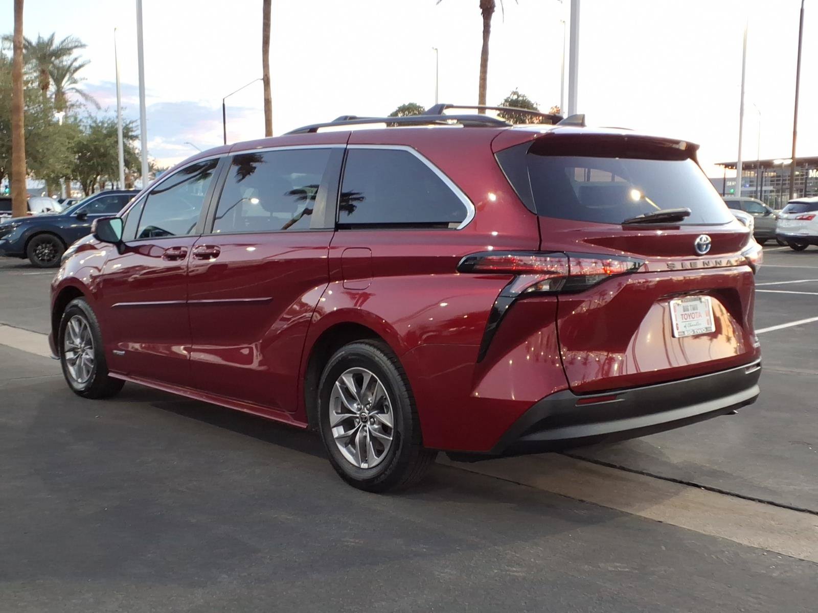 Used 2021 Toyota Sienna LE FWD image 6