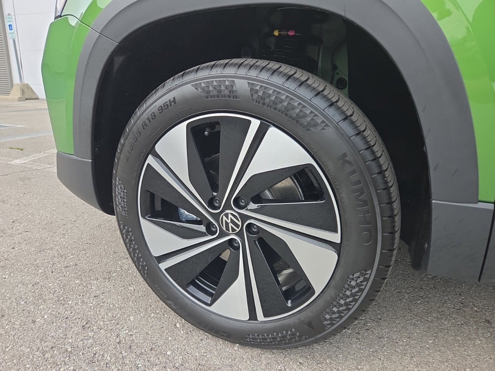 New 2027 Volkswagen Taos SE AWD/4WD image 16