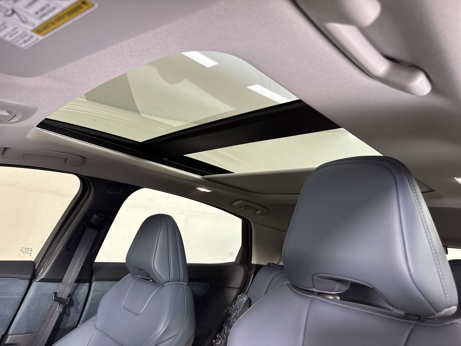 New 2025 Nissan Ariya Platinum image 19