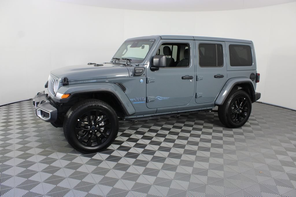 Used 2025 Jeep Wrangler Unlimited Sahara w/ Safety Group AWD/4WD image 2