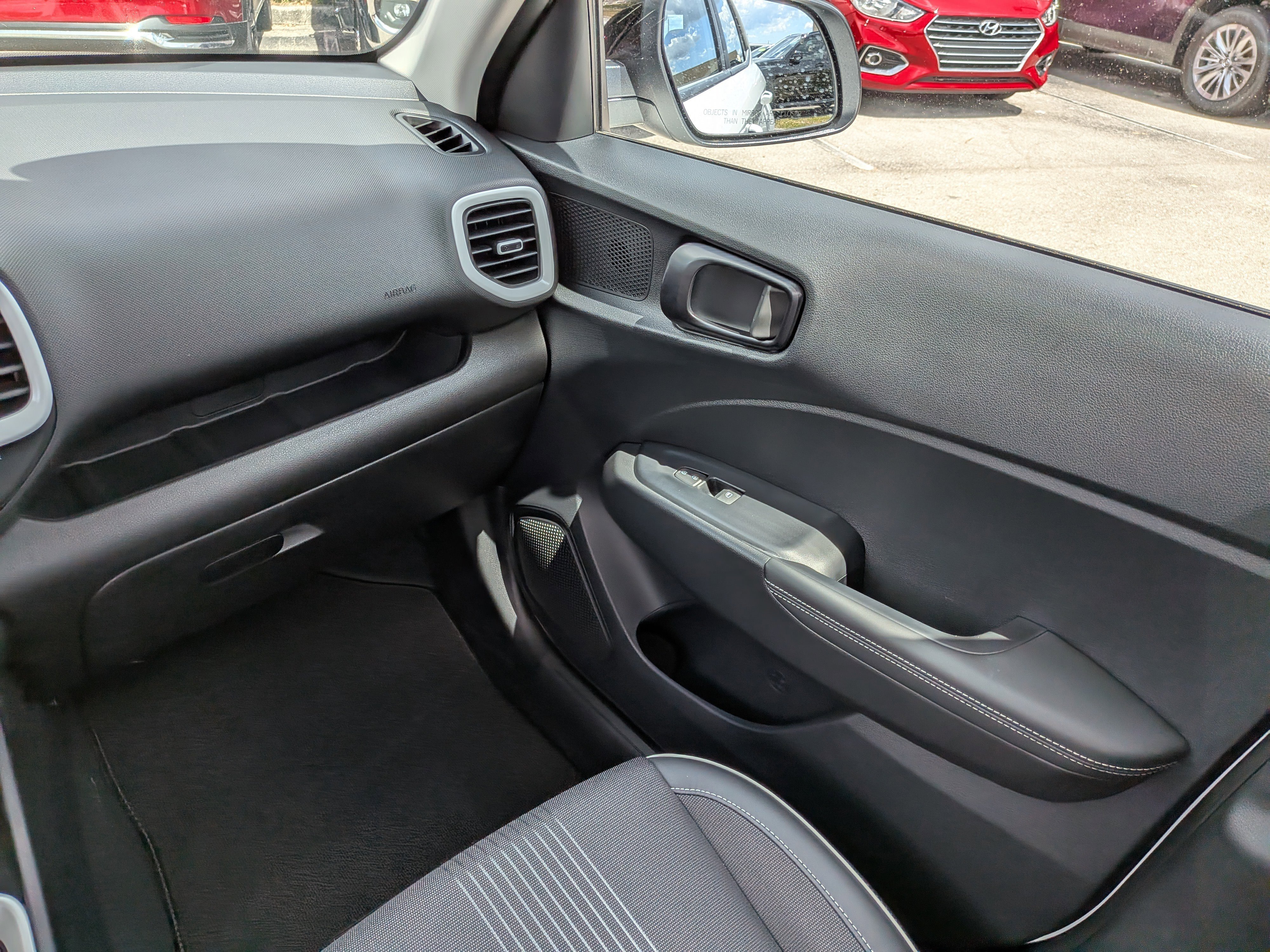 Used 2026 Hyundai Venue SEL FWD image 18