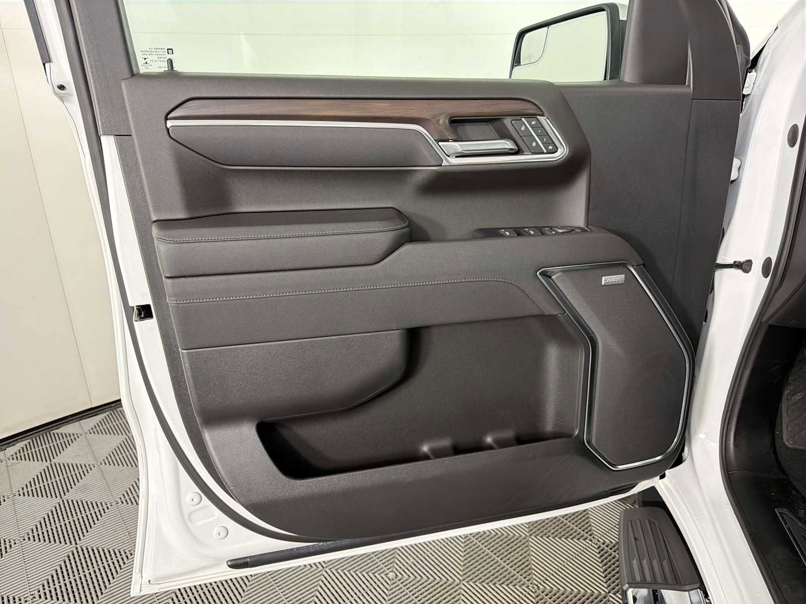 Certified 2023 GMC Sierra 1500 SLT w/ SLT Premium Package AWD/4WD image 8