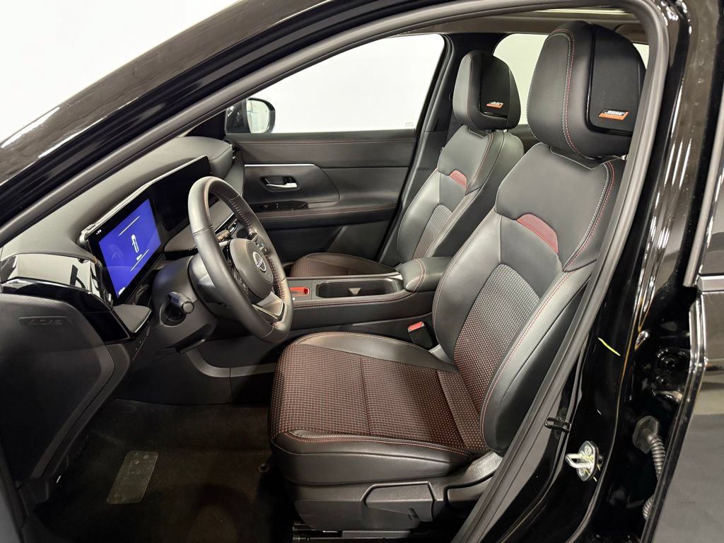 Used 2026 Nissan Kicks SR w/ SR Premium Package AWD/4WD image 9