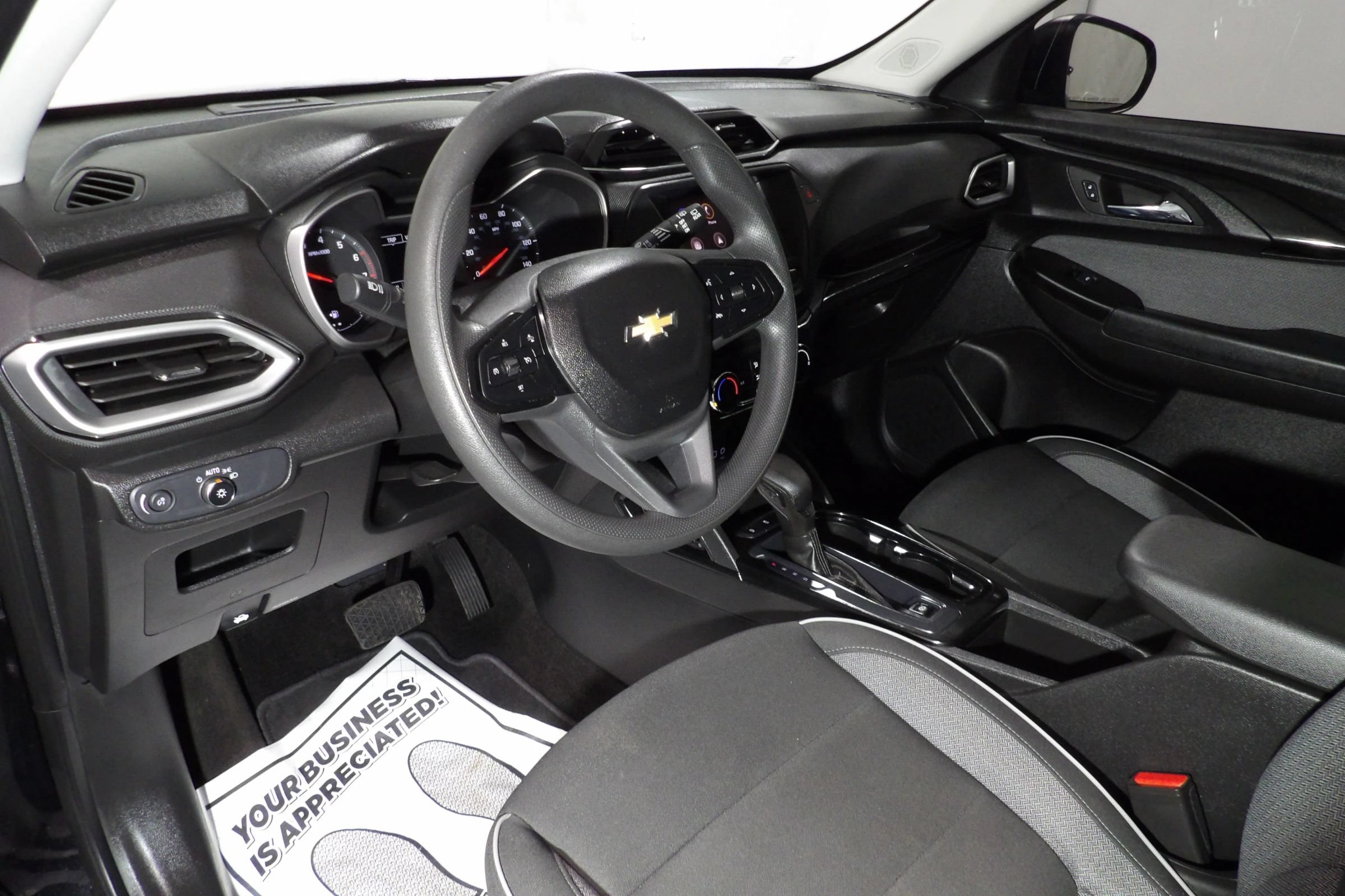 Used 2023 Chevrolet TrailBlazer LS FWD image 9