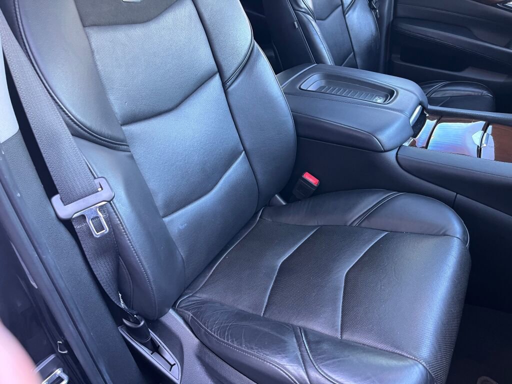 Used 2019 Cadillac Escalade ESV Premium Luxury image 35