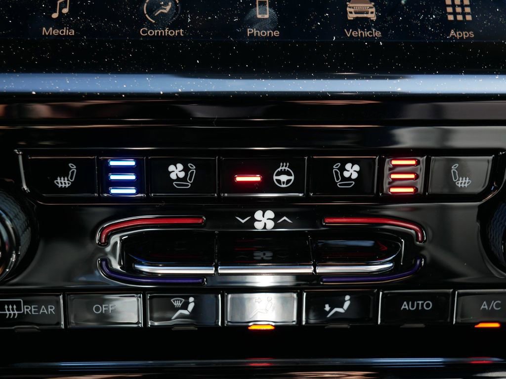 Certified 2025 Jeep Grand Cherokee L Limited w/ Luxury Tech Group II image 49