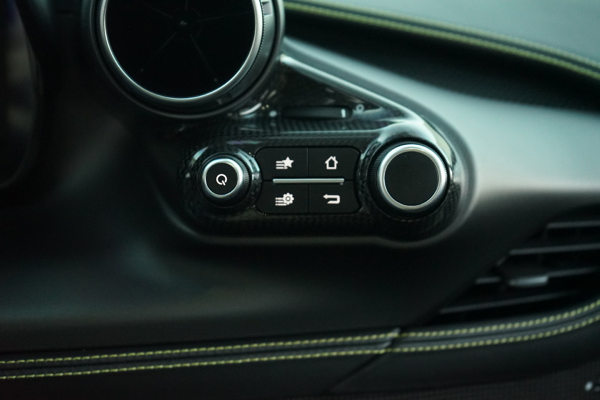 Used 2020 Ferrari F8 Tributo RWD image 19