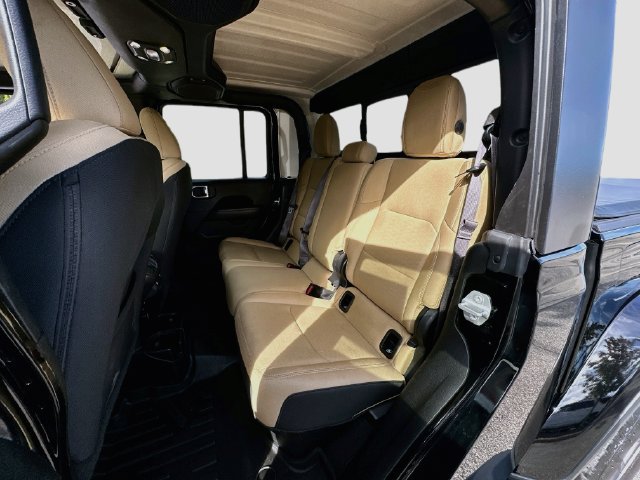 Used 2021 Jeep Gladiator Overland AWD/4WD image 23