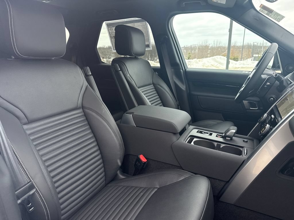 New 2026 Land Rover Discovery S AWD/4WD image 16