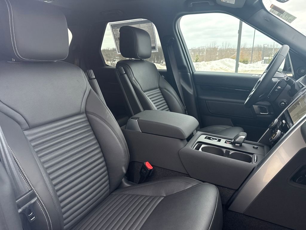 New 2026 Land Rover Discovery S AWD/4WD image 16