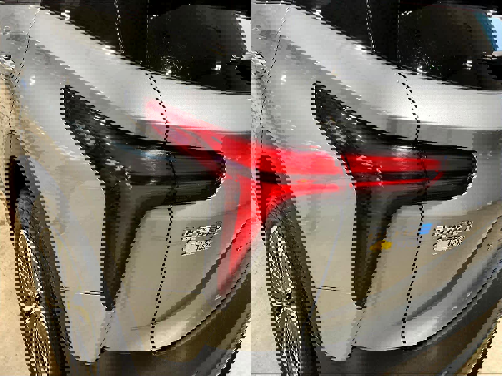 Used 2024 Chevrolet Blazer EV LT image 34