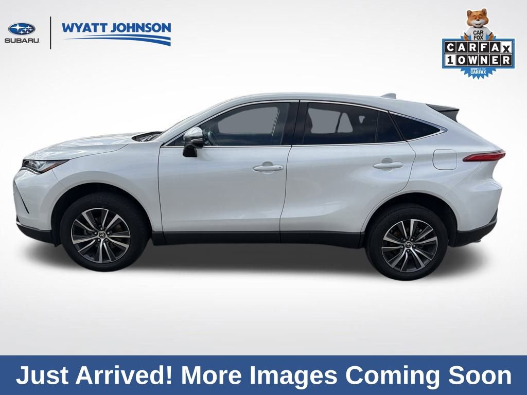 Used 2023 Toyota Venza LE image 3