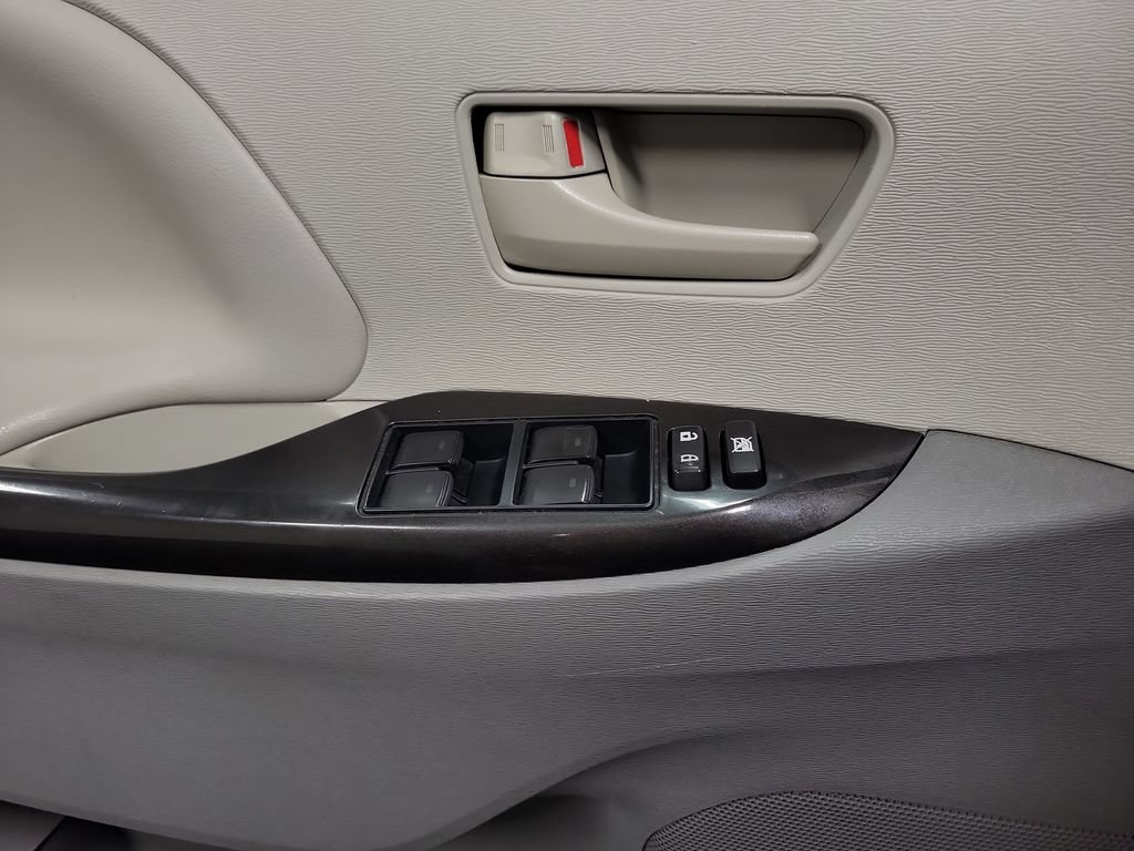 Used 2014 Toyota Sienna LE FWD image 25
