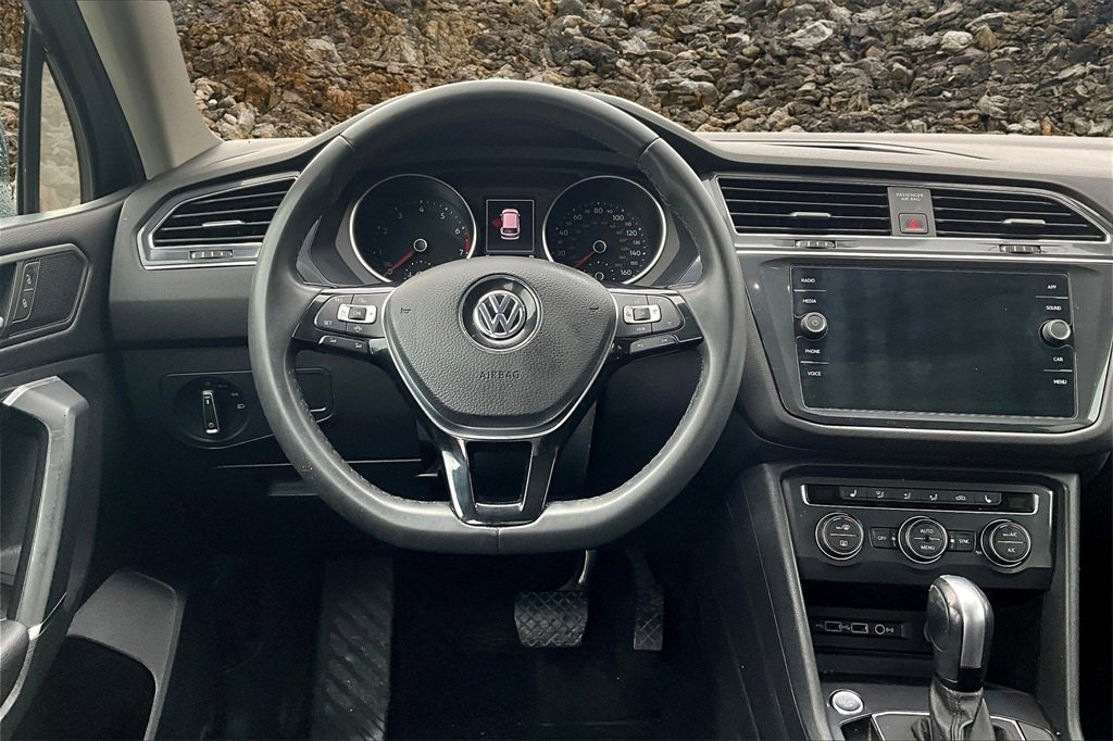 Used 2020 Volkswagen Tiguan SE R-Line image 5