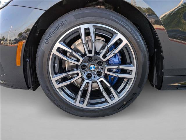 Used 2027 BMW 530i w/ M Sport Package RWD image 10