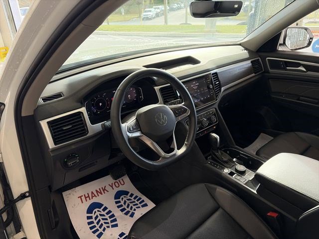 Certified 2022 Volkswagen Atlas SE w/ Black Wheel Package image 23