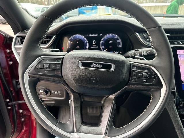 Used 2025 Jeep Grand Cherokee Limited AWD/4WD image 26