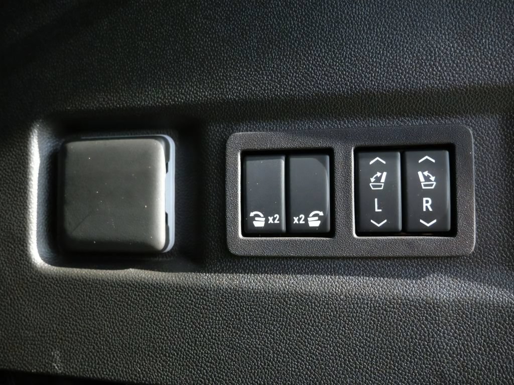 Used 2024 Chevrolet Tahoe Z71 w/ Off-Road Capability Package AWD/4WD image 32