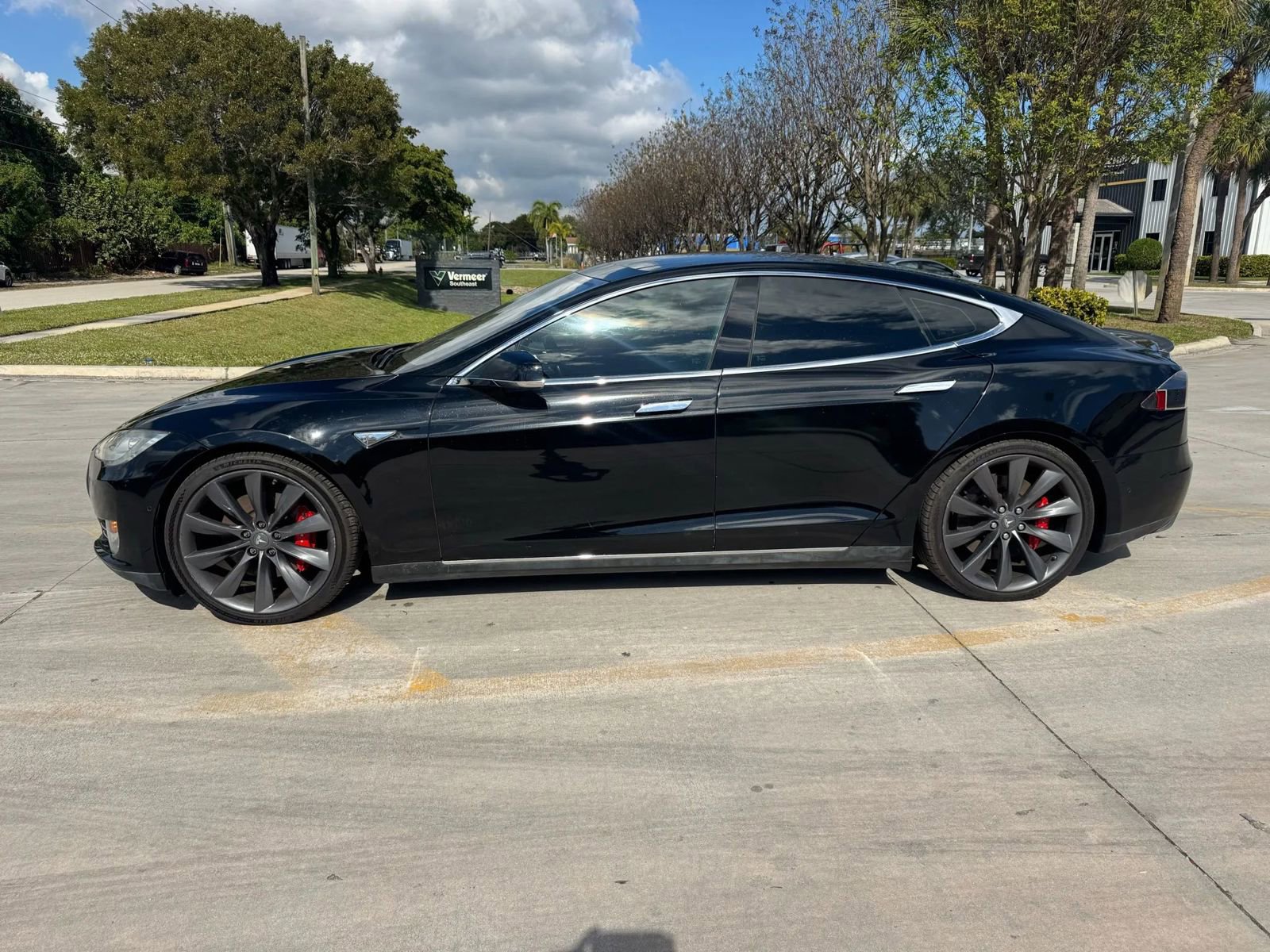 Used 2015 Tesla Model S 70D image 3