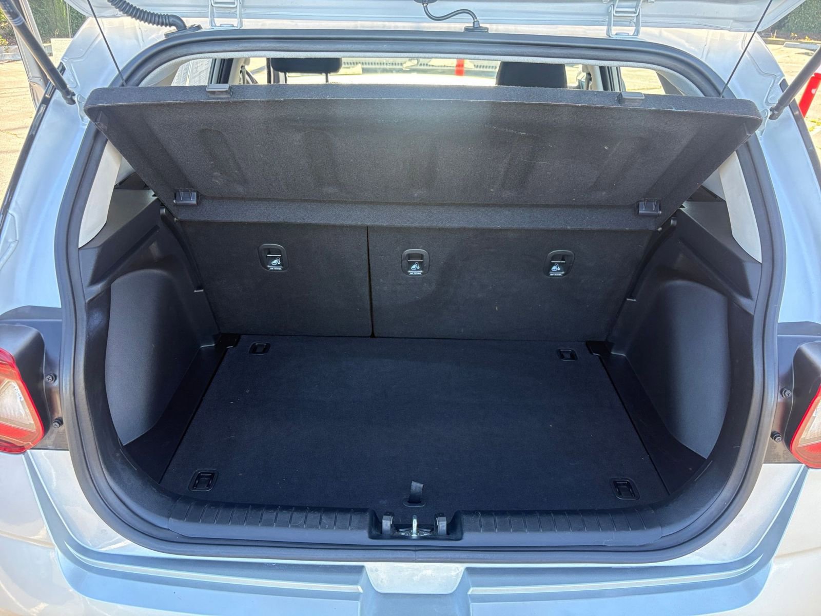 Used 2025 Hyundai Venue SEL image 31