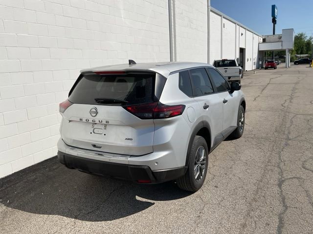 Used 2024 Nissan Rogue S image 4