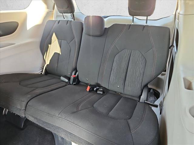 Used 2018 Chrysler Pacifica Touring Plus w/ Tire & Wheel Group FWD image 21