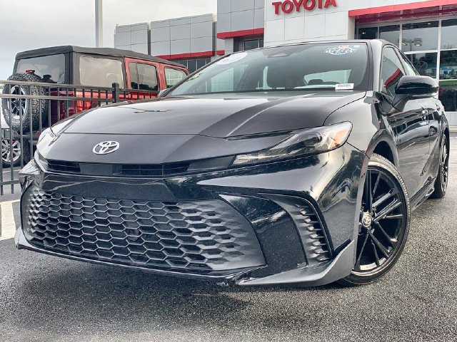 Used 2026 Toyota Camry SE w/ Convenience Package FWD image 1