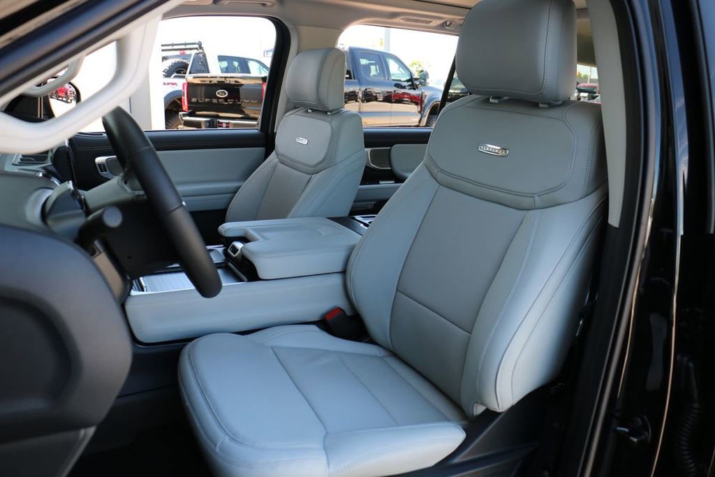 New 2025 Ford Expedition Platinum w/ Driver's Package image 18