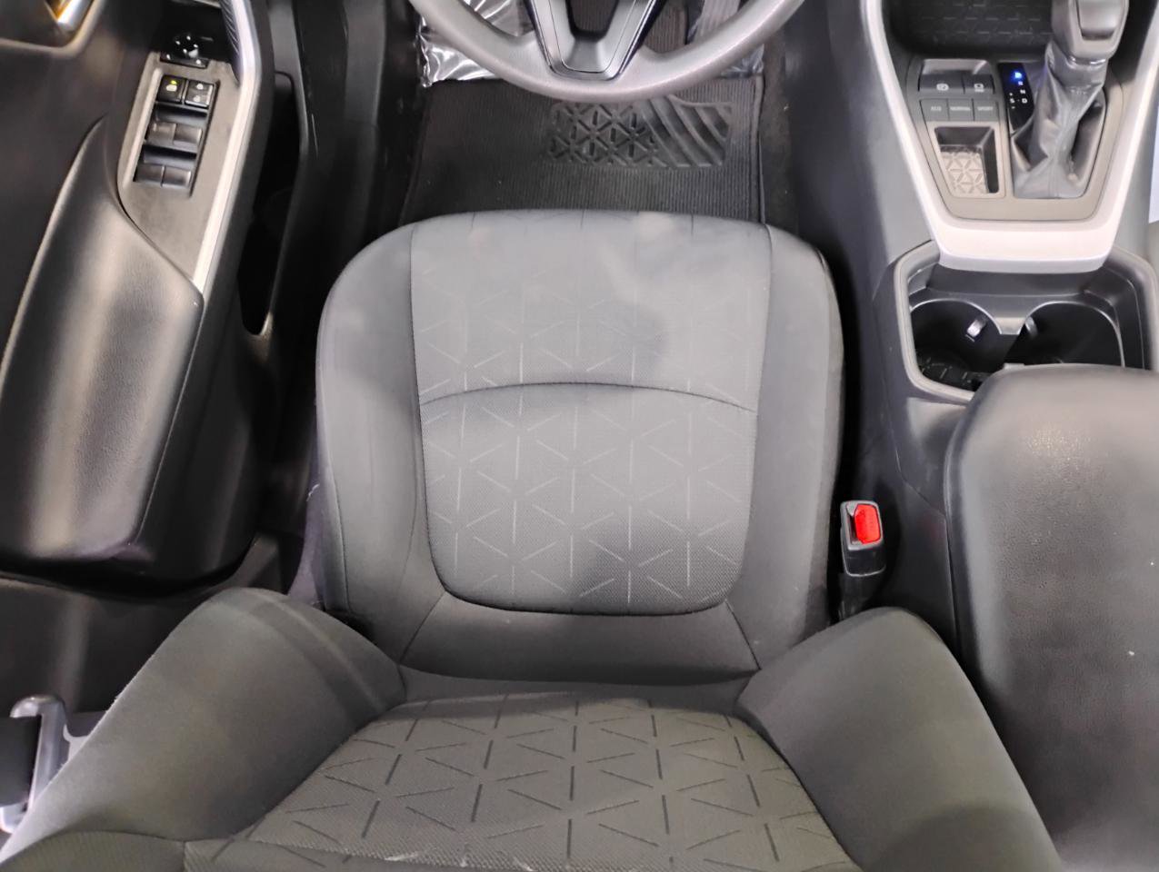 Used 2021 Toyota RAV4 XLE FWD image 39