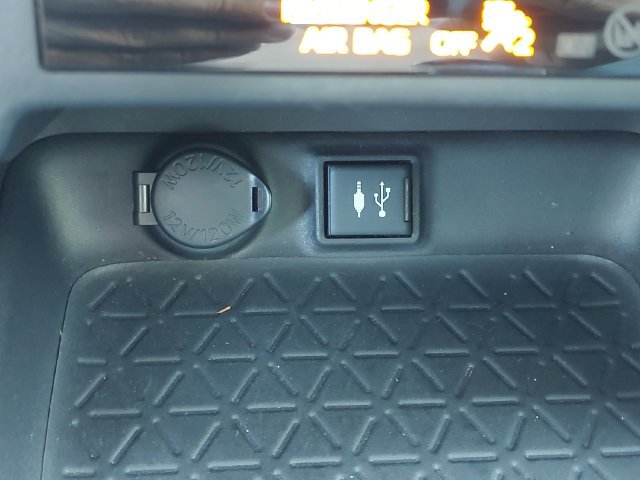 Used 2019 Toyota RAV4 XLE Premium FWD image 17