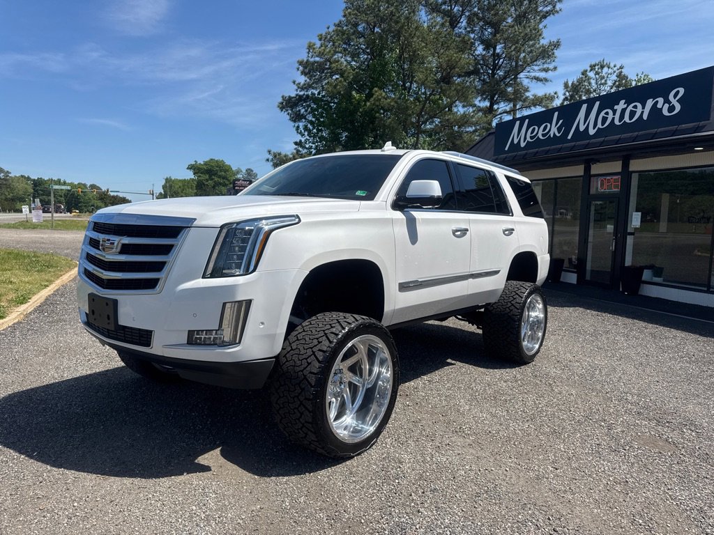 Used 2017 Cadillac Escalade Luxury AWD/4WD image 1