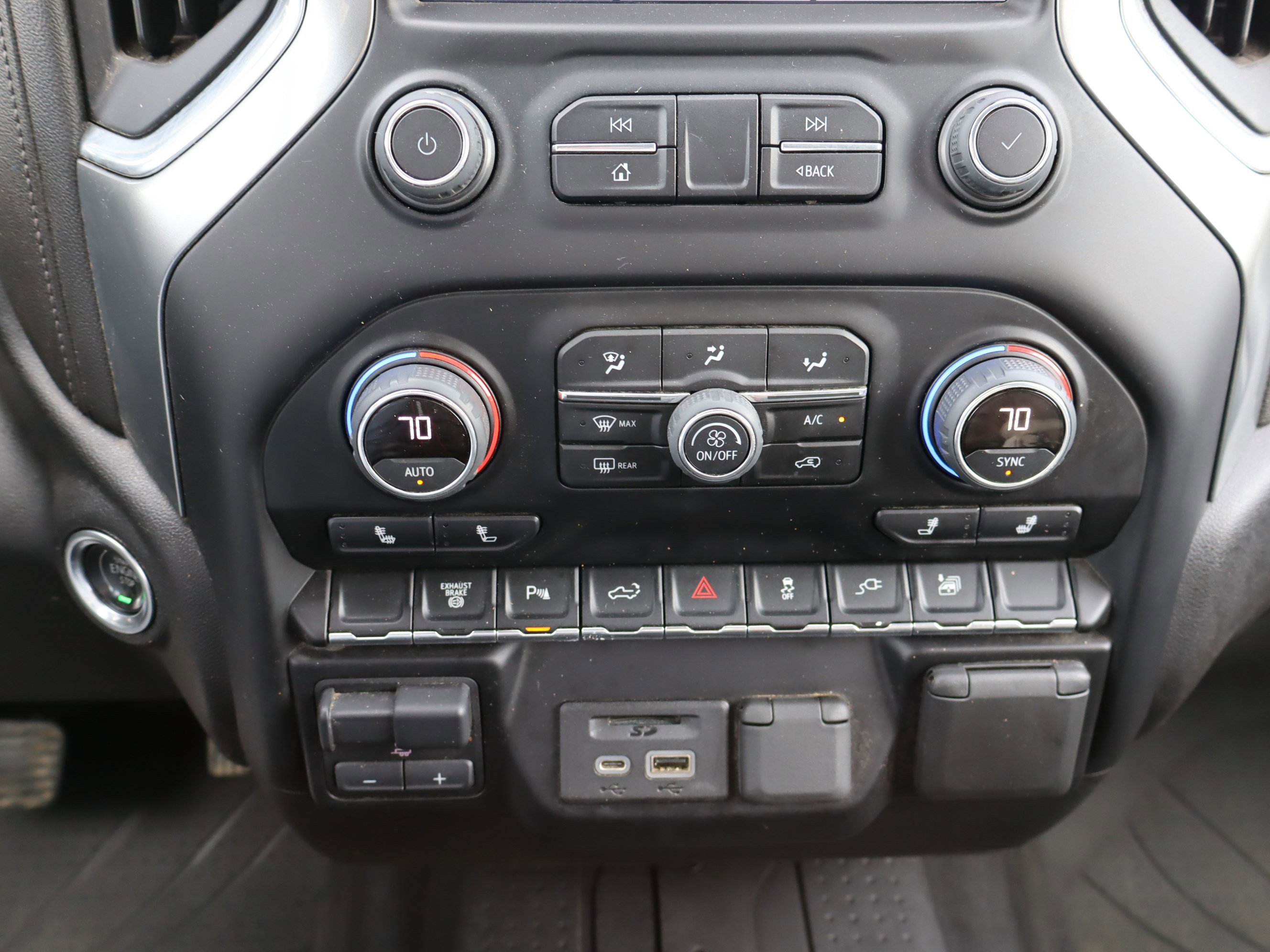 Used 2022 Chevrolet Silverado 2500 LTZ w/ Safety Package AWD/4WD image 31