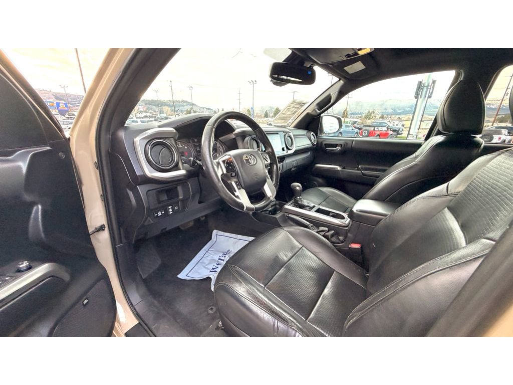 Used 2018 Toyota Tacoma Limited image 19