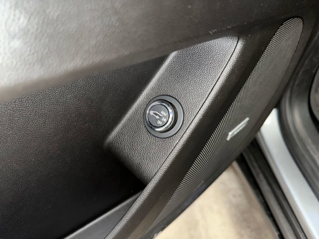 Certified 2021 Chevrolet Traverse LT w/ LT Premium Package image 10