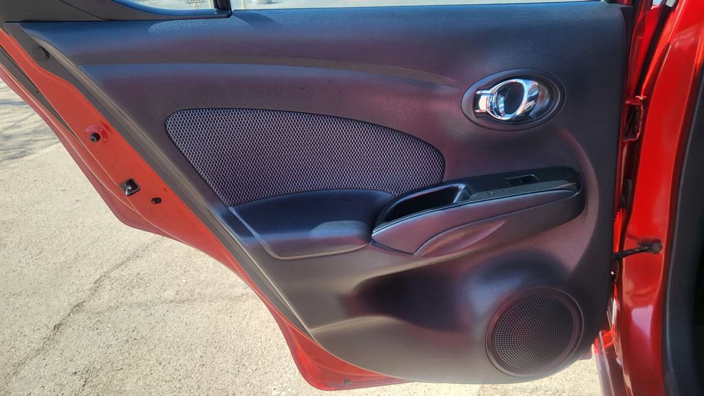 Used 2015 Nissan Versa SV FWD image 21