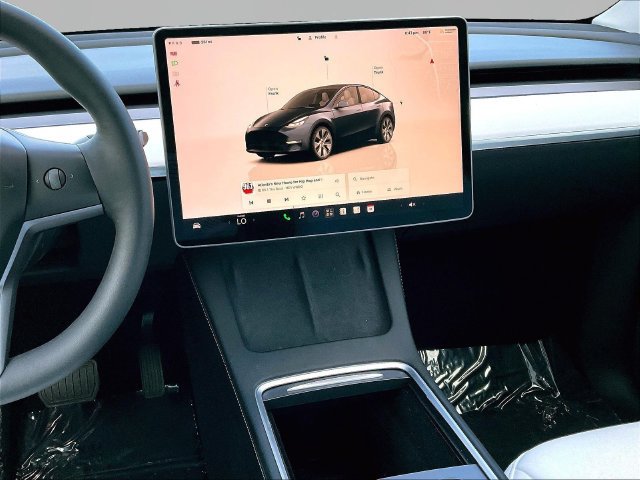 Used 2024 Tesla Model Y Long Range RWD image 11