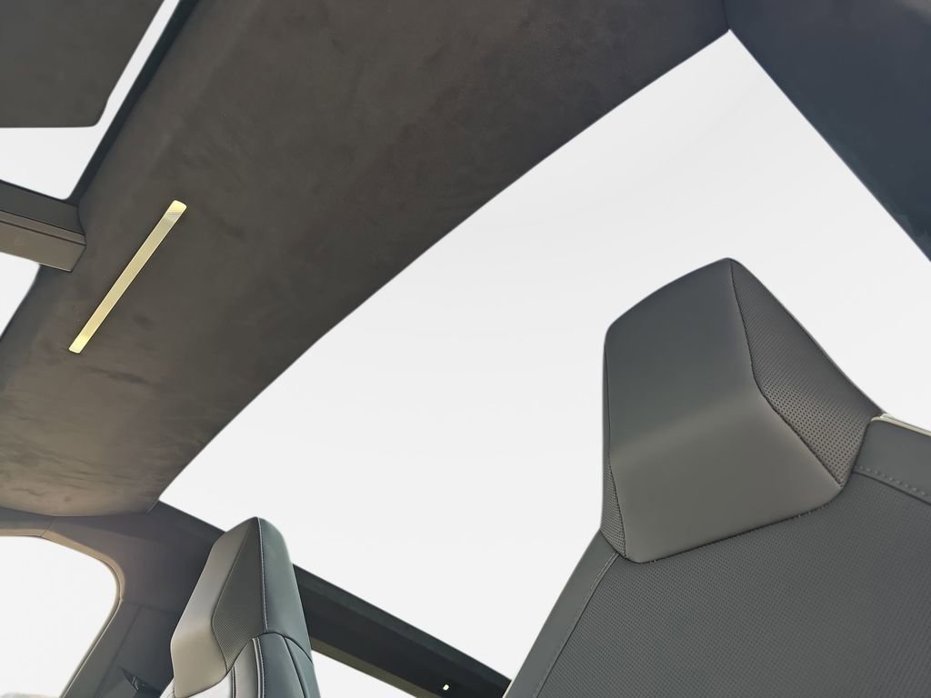 Used 2024 Tesla Cybertruck AWD Crew Cab image 32