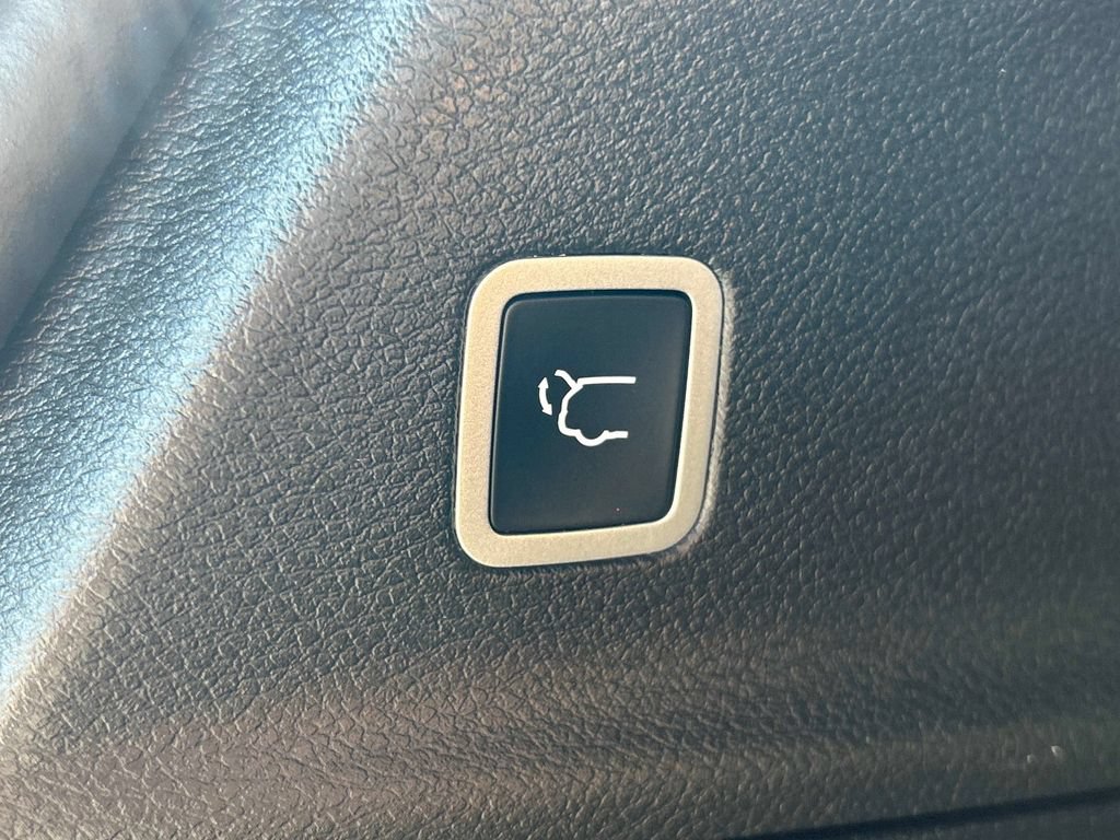 Used 2026 Chrysler Pacifica Select FWD image 12
